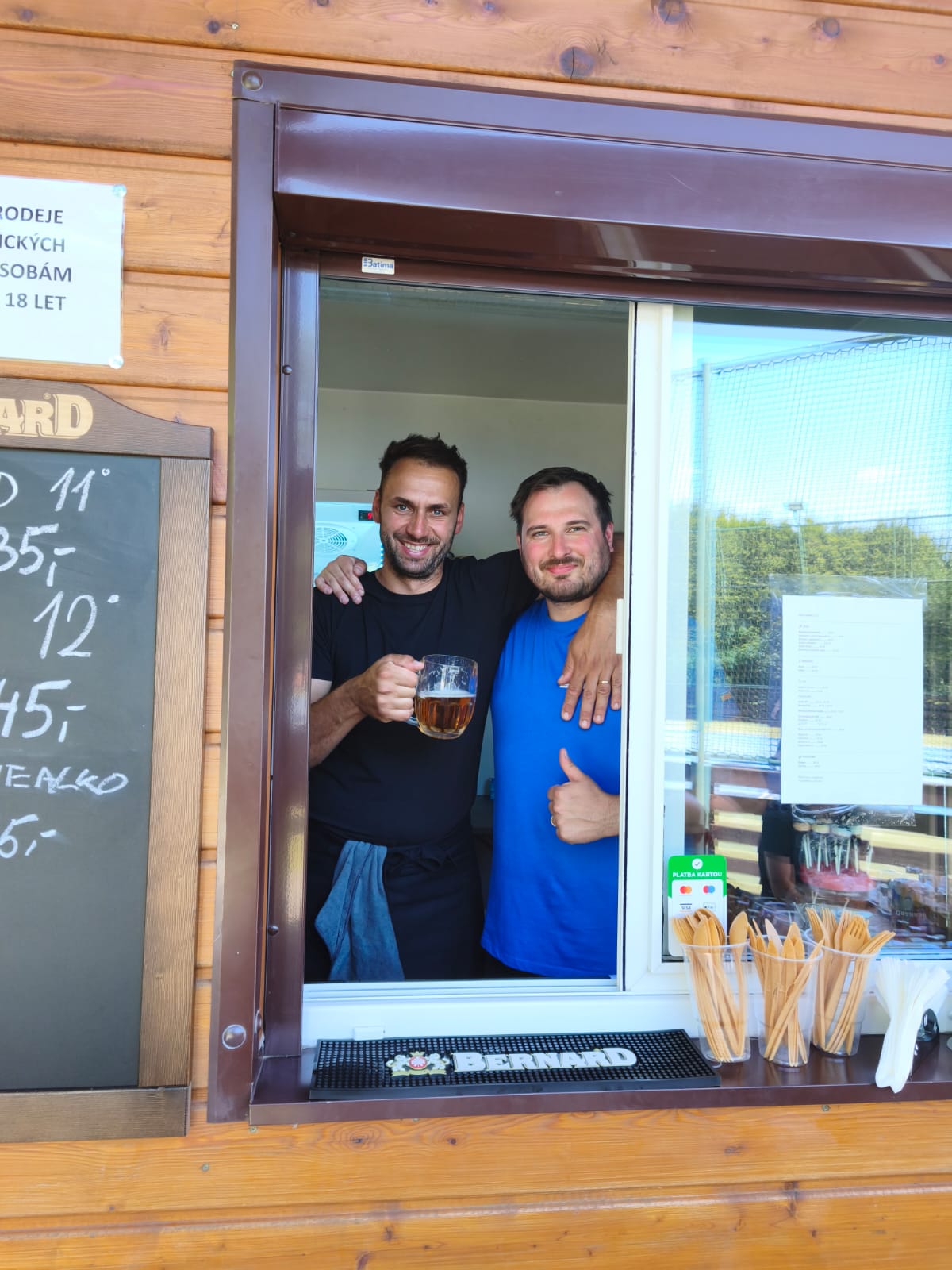 Bistro Dva z okna, výdejní okénko